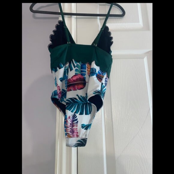 Size Medium/M Cacelin one piece green and tropical themed swimsuit - Picture 7 of 8